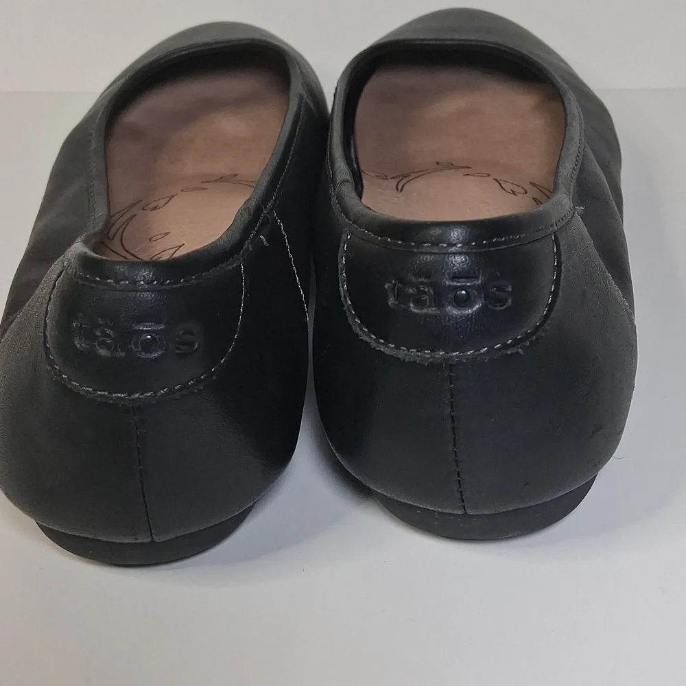 Taos Footwear Black Flats - Picture 7 of 9